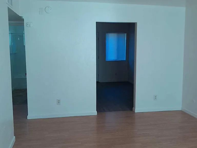 112 E Laurel Ave — Photo 4