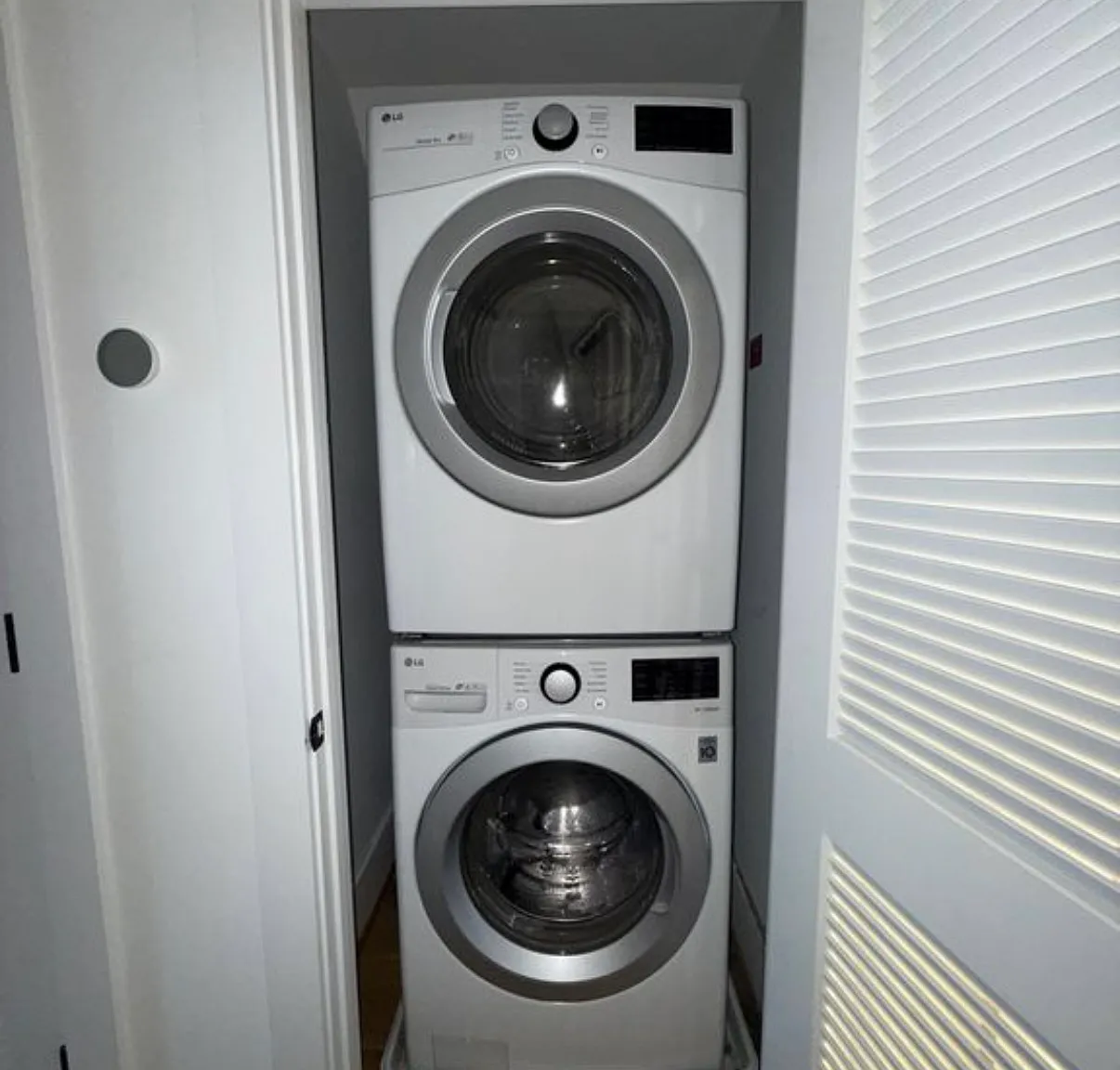 2 bed, 750 sqft, $2,700 — Photo 2