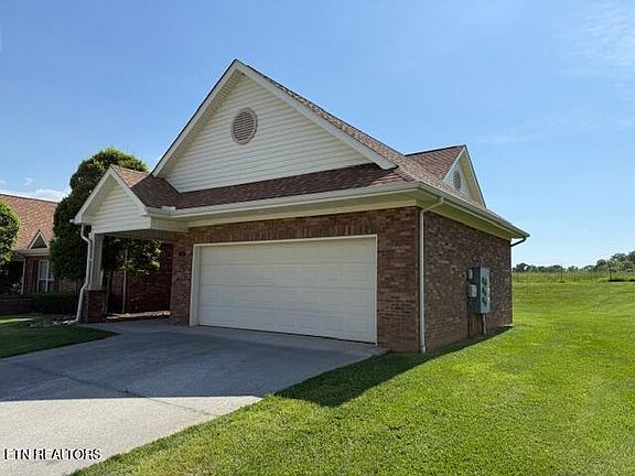 2nd image of 1016 Belfair Ln