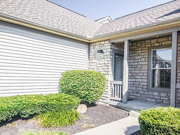 3rd image of 202 Pebble Creek Dr