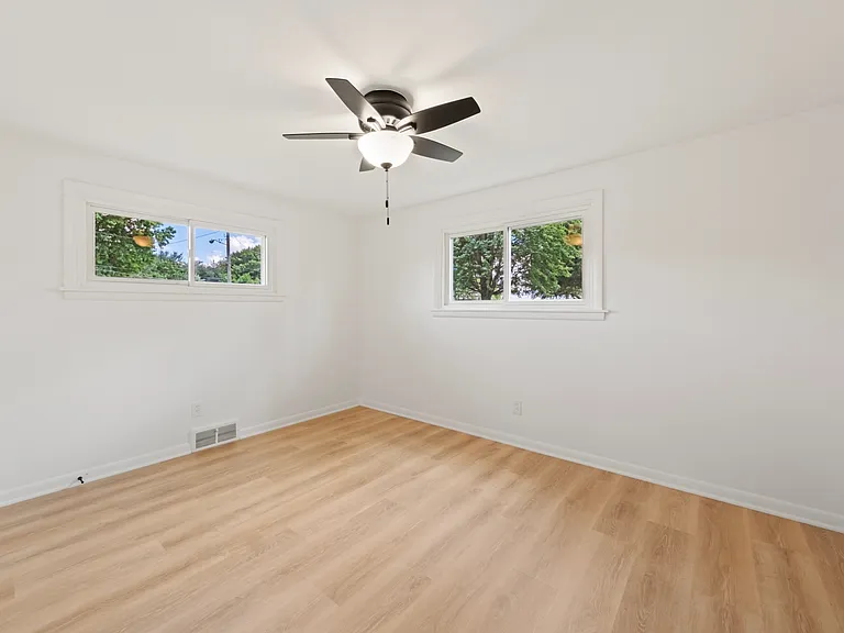 Valley View Dr — Photo 14