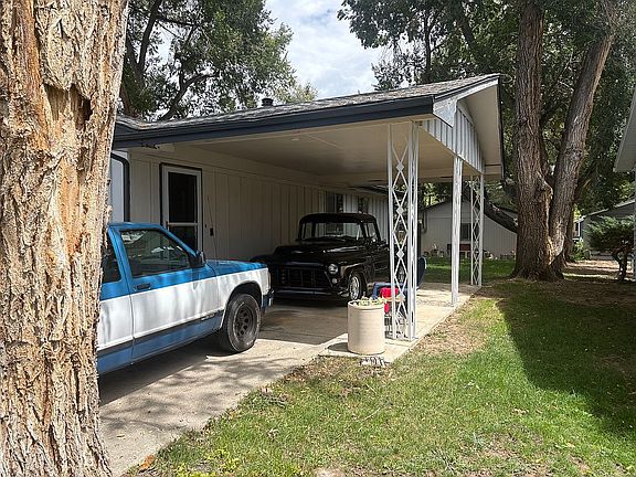 2nd image of 1042 Aspen St