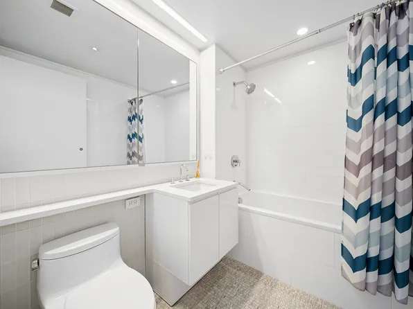 50 Riverside Boulevard image 7 of 19