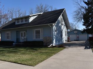 923 D St, Geneva, NE 68361