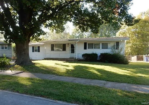 1586 Champlin Dr photo 1