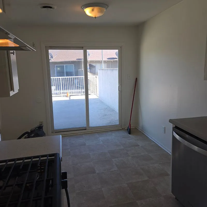Building Photo - 2613 Andover Ave #4