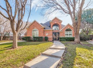 1001 Village Green Ct, Arlington, TX 76012