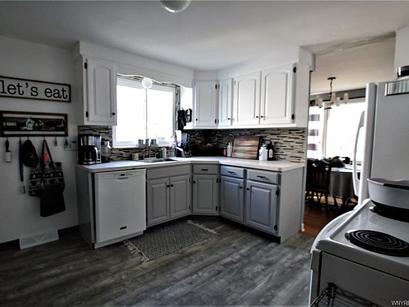 4th image of 670 Evergreen Dr