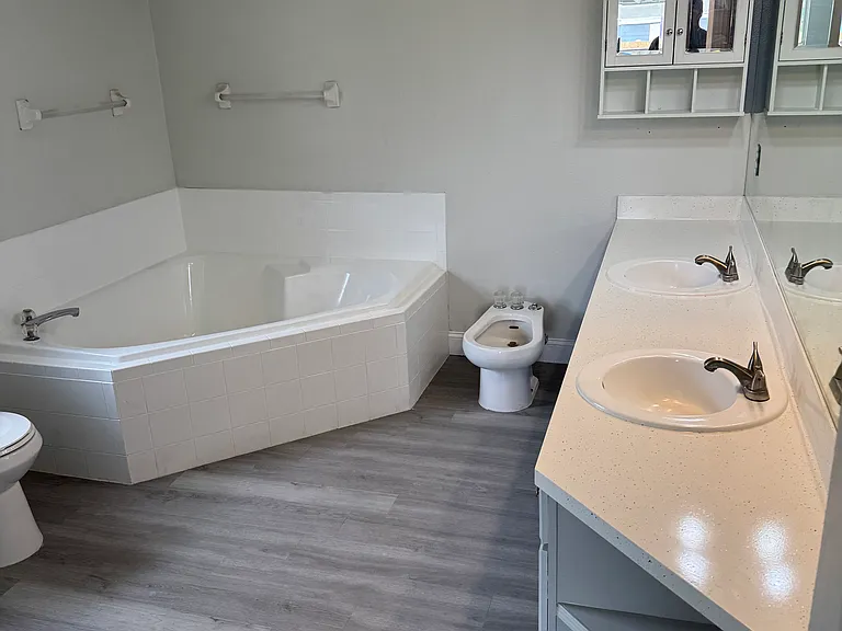 902 Fort St NW — Photo 13