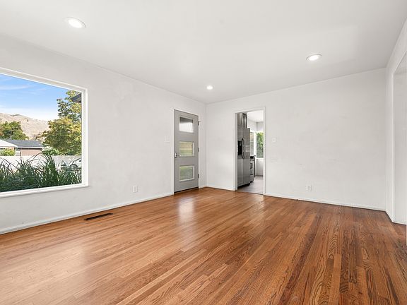 4th image of 873 N American Beauty Dr
