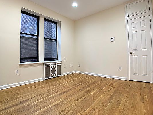 2nd image of 355 W 51st St APT 33