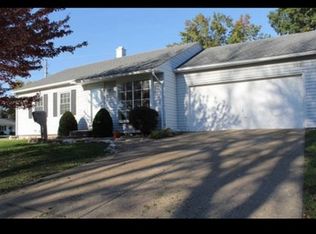 3415 Crestview Dr, Quincy, IL 62301