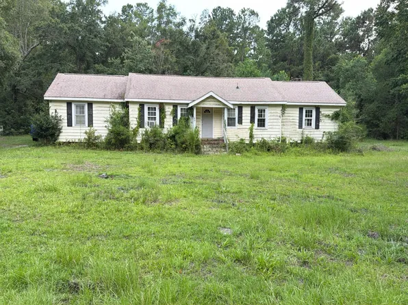 153 Ravenell Dr, Saint Stephen, SC 29479