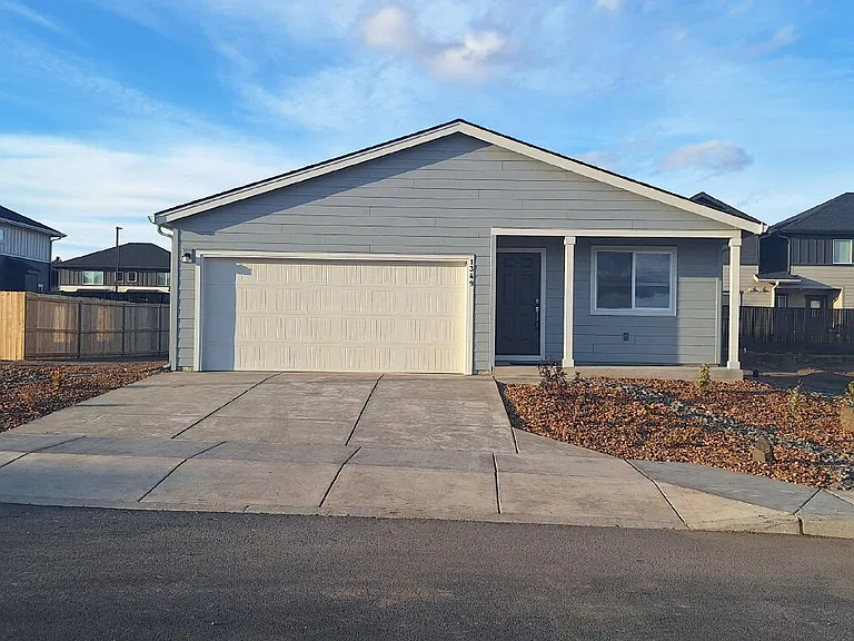 1349 NE Cobbleridge Loop — Photo 1