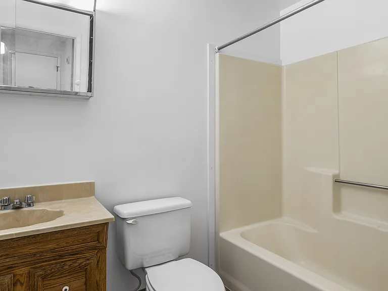 Wehnwood Court Apartments — Photo 45
