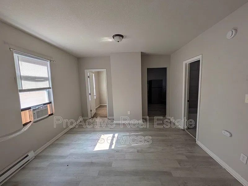 2 bed, 1.0 bath, 612 sqft, $1,300 — Photo 3