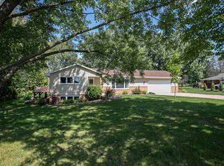 W6196 Everglade Rd, Greenville, WI 54942