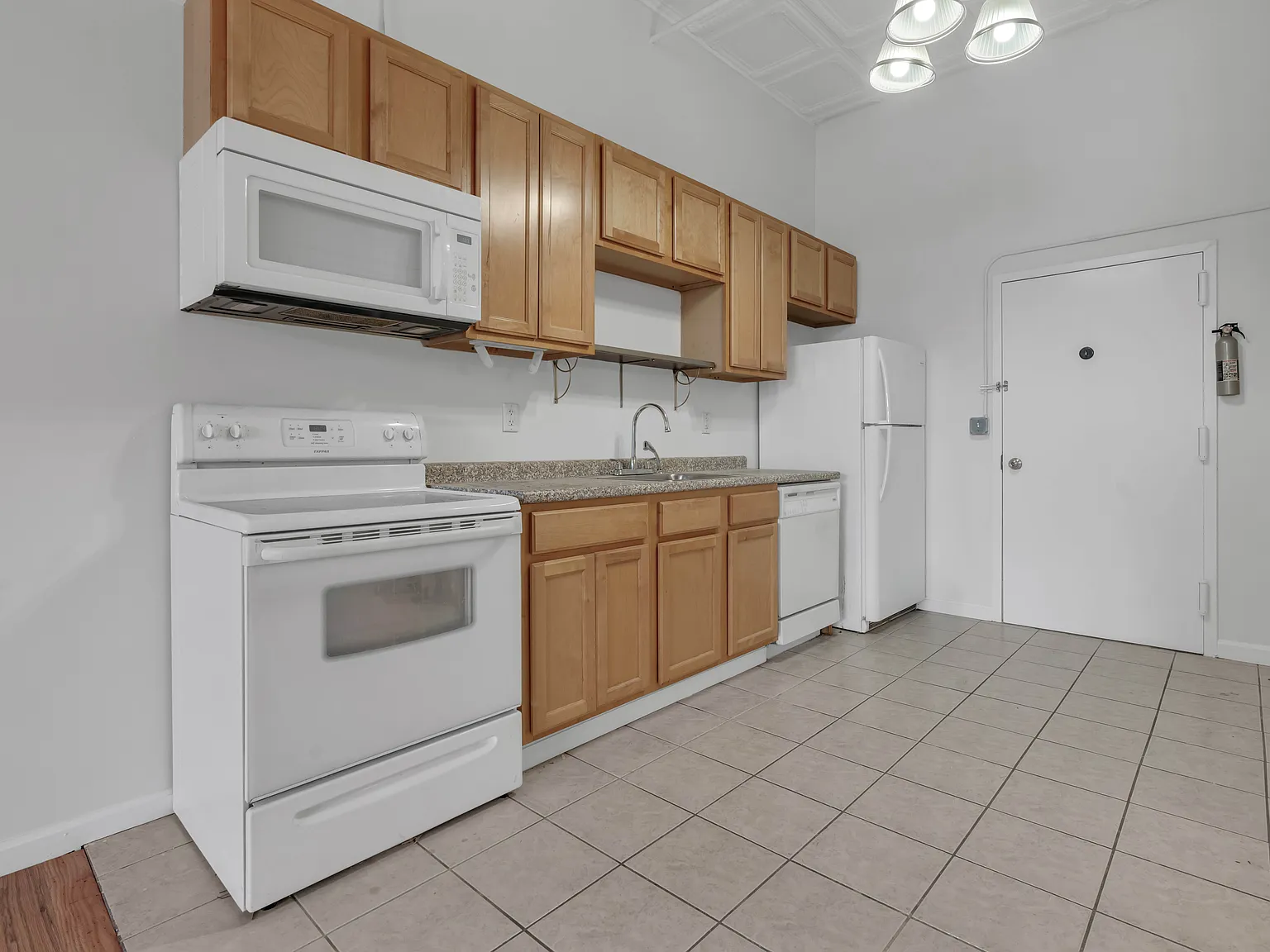 Studio, 800 sqft, $1,650 — Photo 2