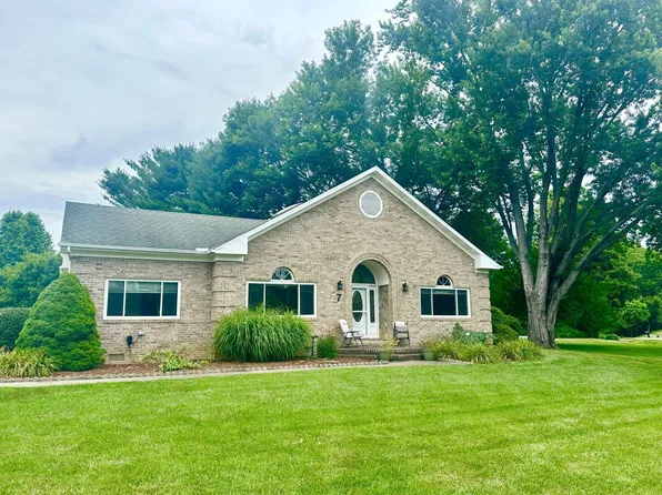 7 Circle Dr, The Plains, OH 45780