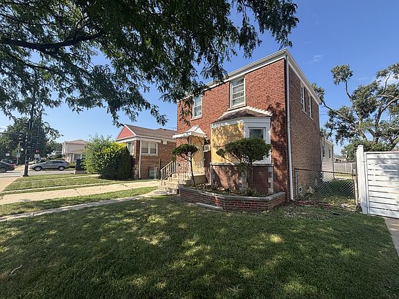 3rd image of 2752 W 83rd St