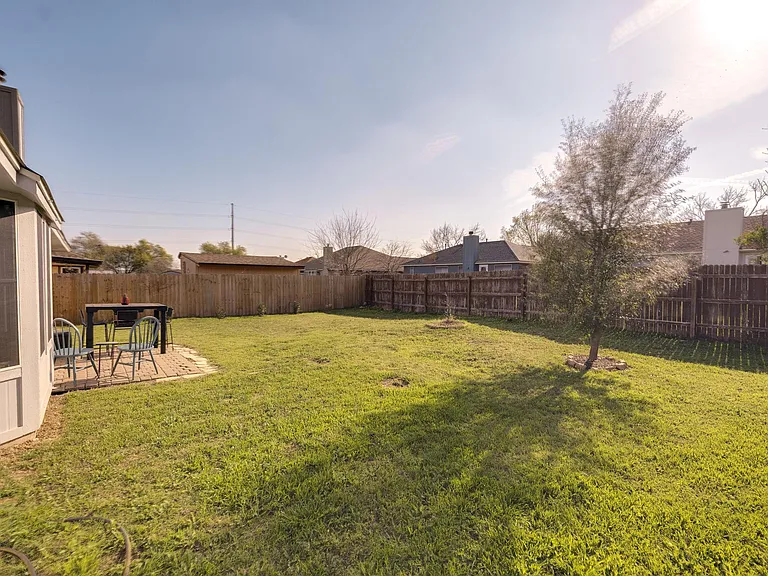 507 Clear Spring Ln — Photo 22