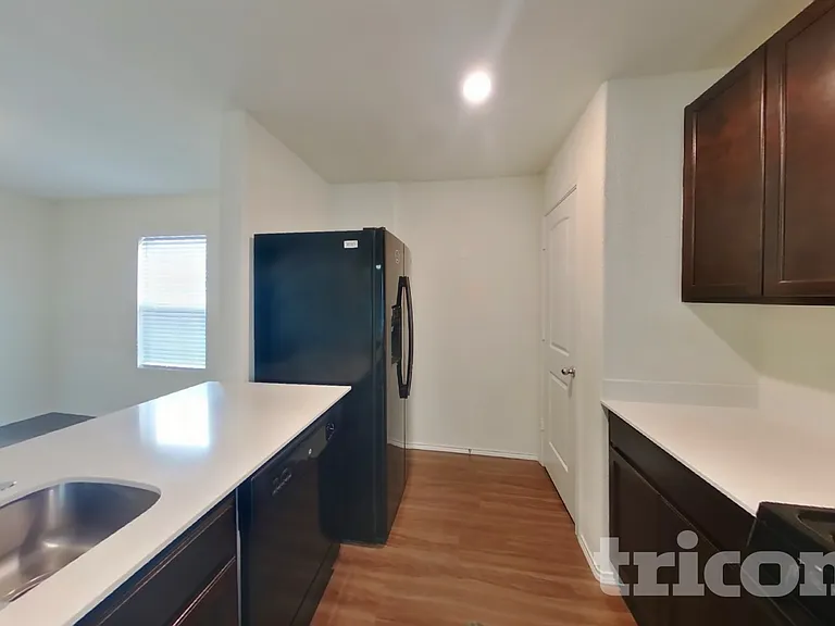 5672 McClelland St — Photo 4