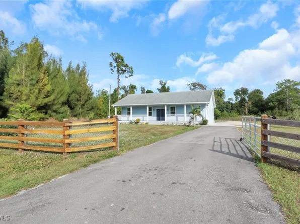 8117 Breeze Dr, North Fort Myers, FL 33917