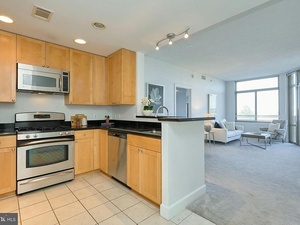 1st image of 3650 S Glebe Rd S #454