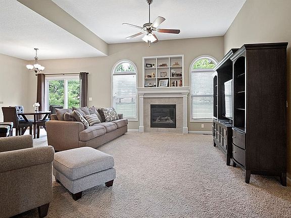 Living Room w/ Gas Fireplace