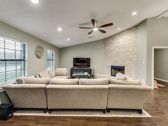 4th image of 8101 Chesham Dr