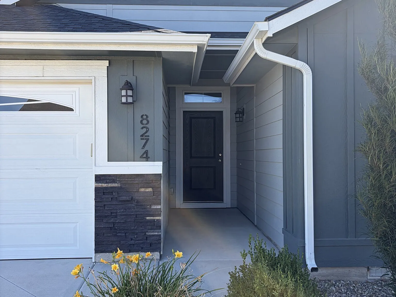 Single level 4 bed in East Boise. Close to Micron! Solar power! — Photo 2