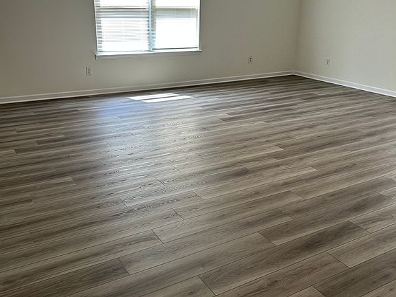 5th image of 3098 Meadow Point Dr