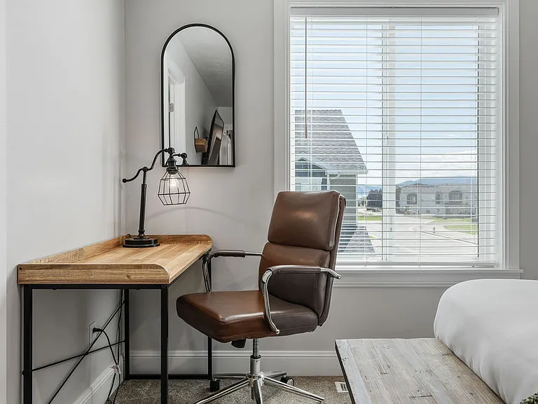 231 W Seasons Ln — Photo 25