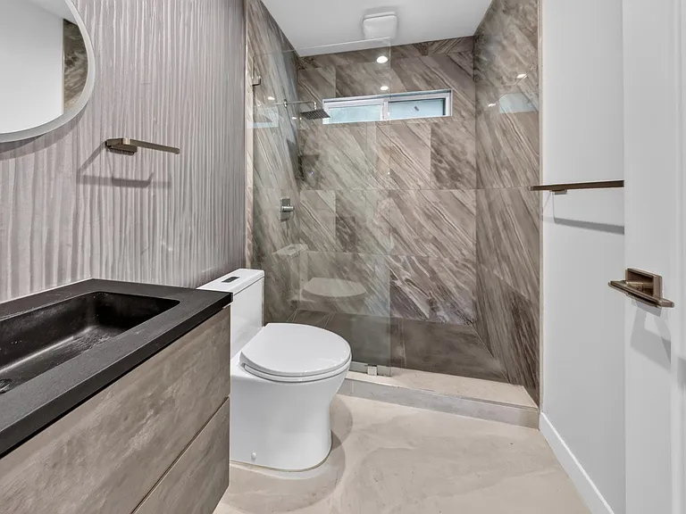 2327 N Naomi St — Photo 20