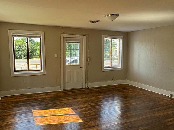 3rd image of 506 W Columbus St