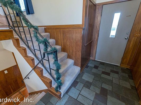 4th image of 4915 Malden Way