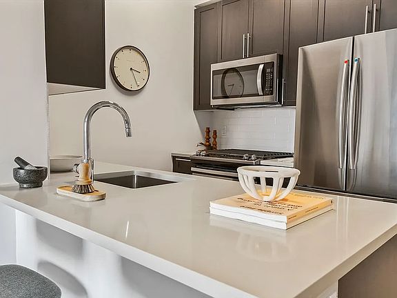 3rd image of 15211 89th Ave APT 802
