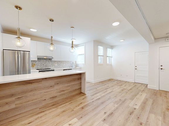 2nd image of 2835 Van Ness Ave APT 3