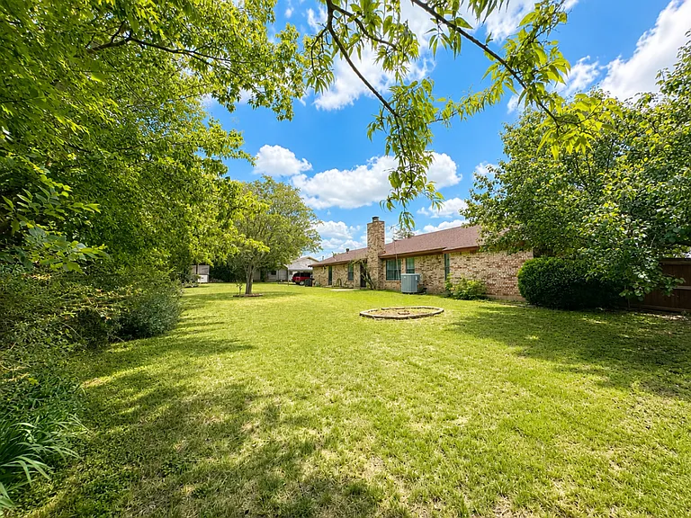 2401 Stephen Lee Dr — Photo 37