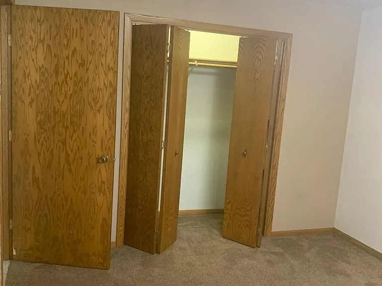 653 Brooks Pl — Photo 3