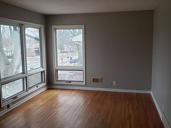 5th image of 4222 N 91st St