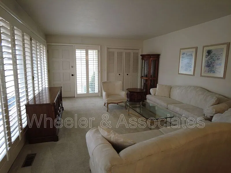 2 bed, 1.5 bath, 1732 sqft, $1,745 — Photo 3
