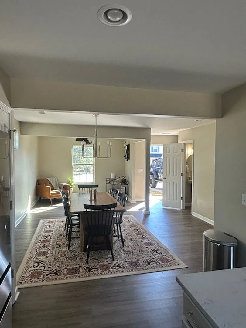 4 bed, 2.5 bath, 2270 sqft, $2,300 — Photo 2