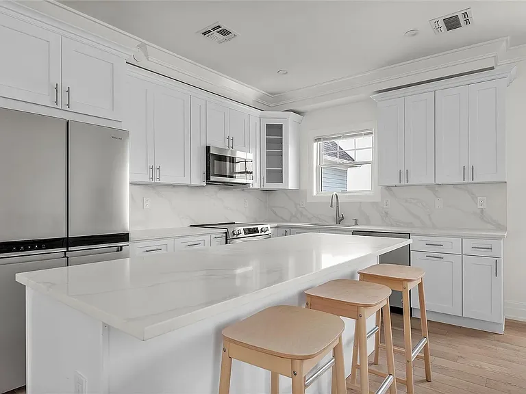 Quartz counter tops, open floor plan