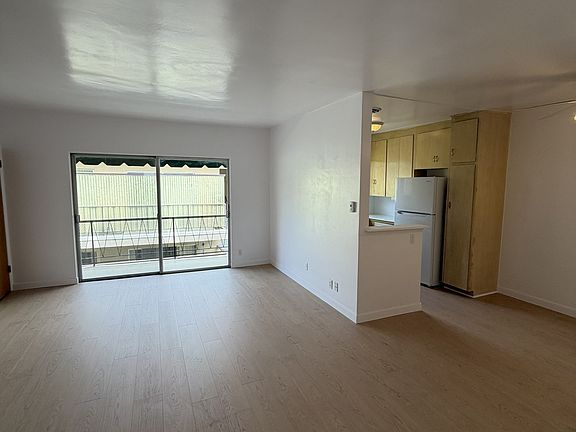 3rd image of 825 Euclid St #5
