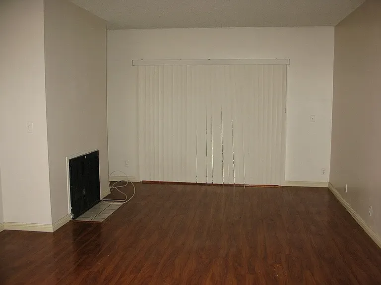2905 Montrose Ave #214 — Photo 5