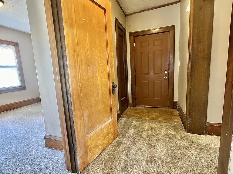 319 E Washington St — Photo 18