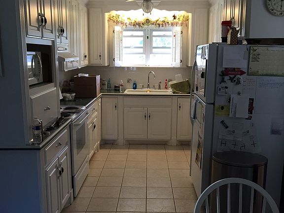 3rd image of 1000 Elizabeth St