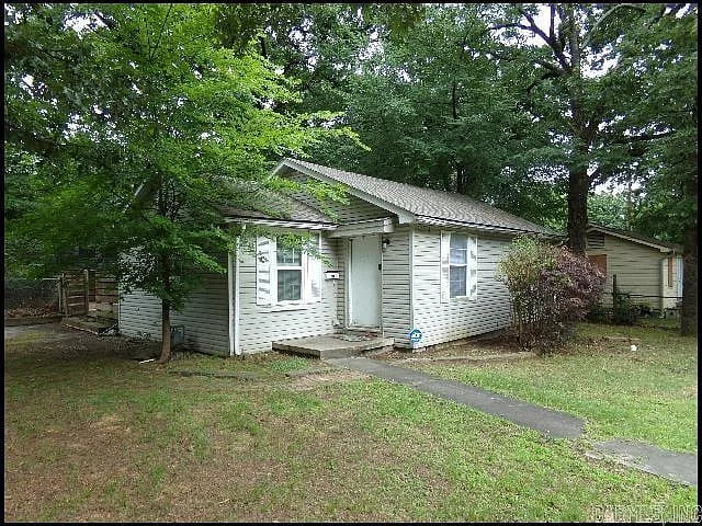 901 S Harrison St — Photo 2