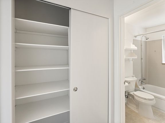 5th image of 625 W Nickerson St APT 1